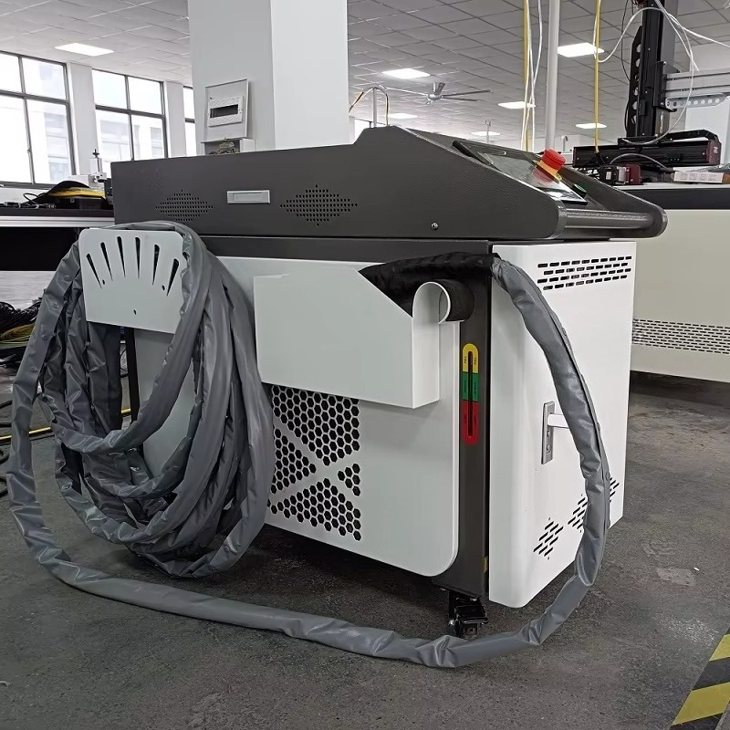 Portable Laser Rust Removal - 高速ハンドヘルドレーザー表面洗浄機 2000W ポータブル金属錆・塗料・酸化層除去機